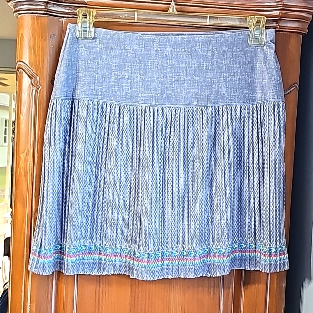 Lucky in love women's skort. Size medium (8-10) small flowie pleats.